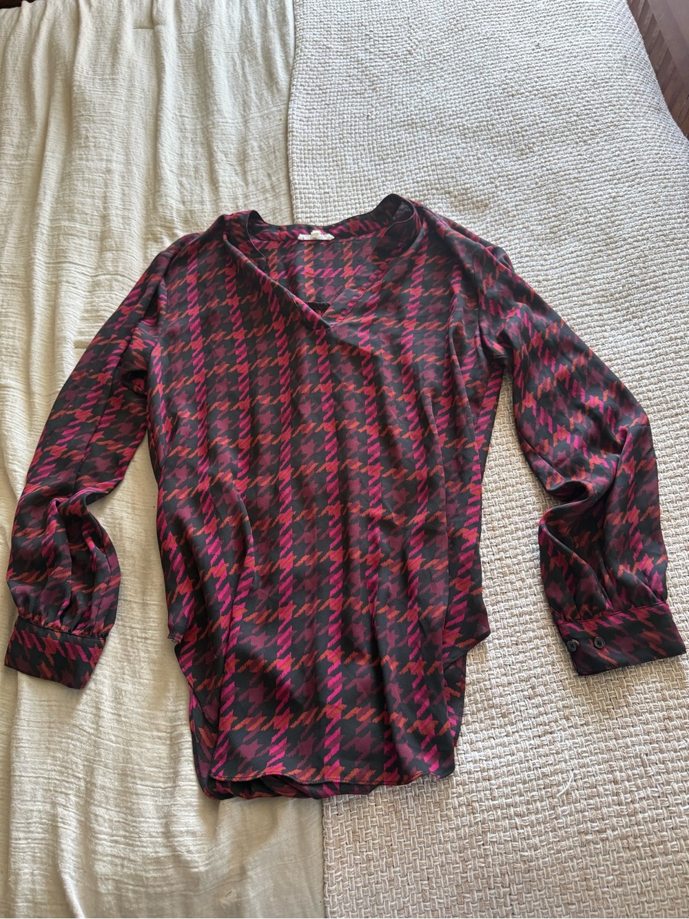 Women’s Long-Sleeve Pink & Black Houndstooth Blouse